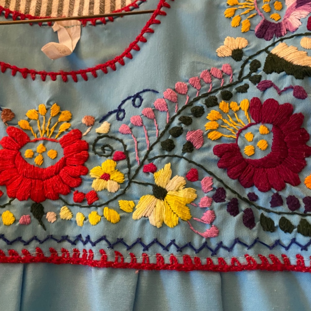 Embroidered blouse - Picture 2 of 3